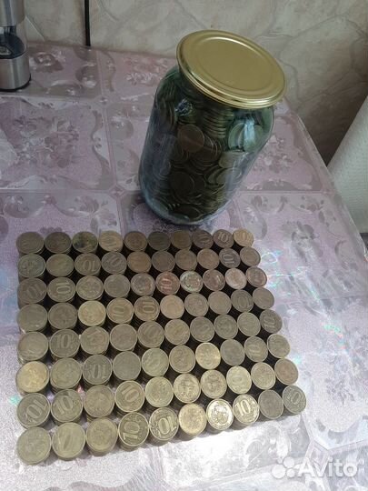 Банка с деньгами