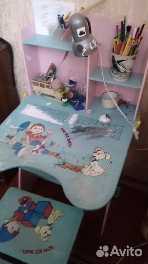Детский письменный стол и стул