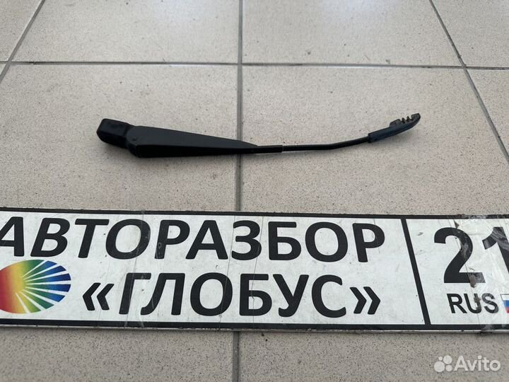 Поводок заднего стеклоочистителя Шевроле Нива