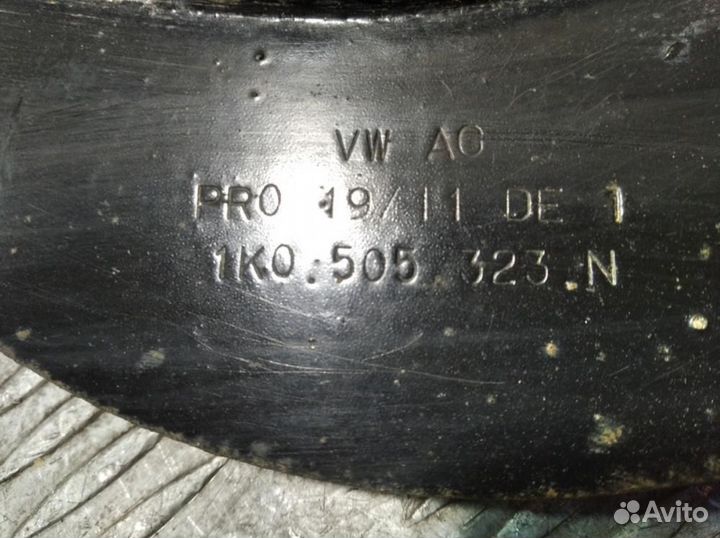 Рычаг задний верхний правый Volkswagen Golf 6