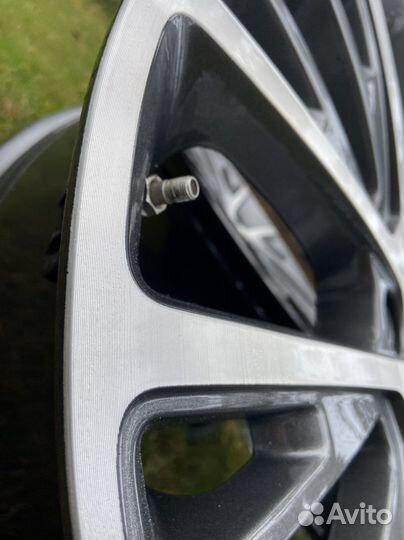 Диски Autobiography Black Edition на Range Rover