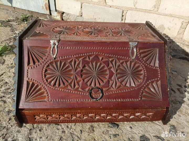 Хлебница резная