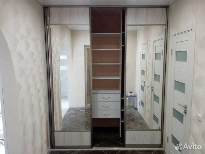 Зеркальный шкаф купе на заказ