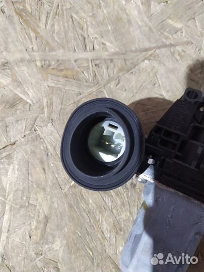 Моторчик стеклоподъёмника toyota RAV 4 2013