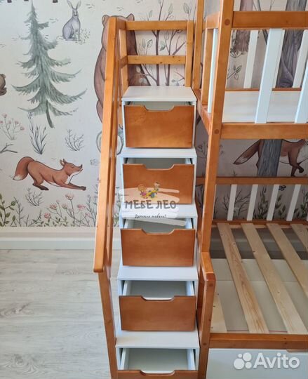 Двухъярусная кровать