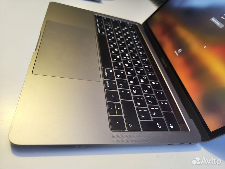 Apple MacBook Pro 13 2017 touch bar