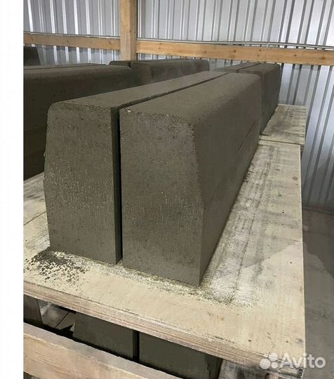 Тротуарный бордюр