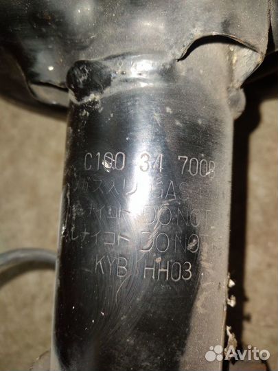 Передняя правая стойка Mazda Premacy 99 - 04 г.в