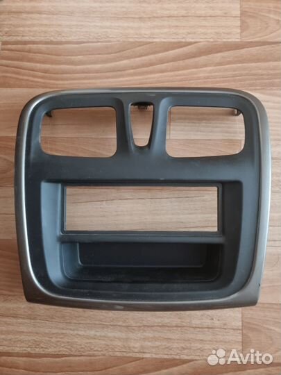 Рамка магнитолы Renault Logan 2