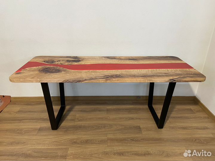Кухонный стол 'BIG NUT RED B'