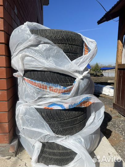 Michelin Agilis 51 Snow-Ice 255/40 R20 и 285/35 R20