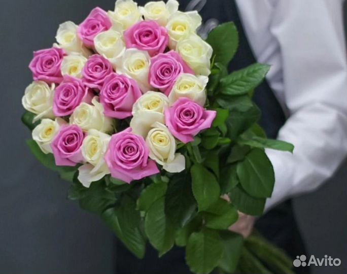 Белые розы, букет из 19 белых роз, доставка цветов