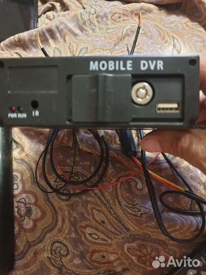 Видеорегистратор на 4 камеры для автомобиля