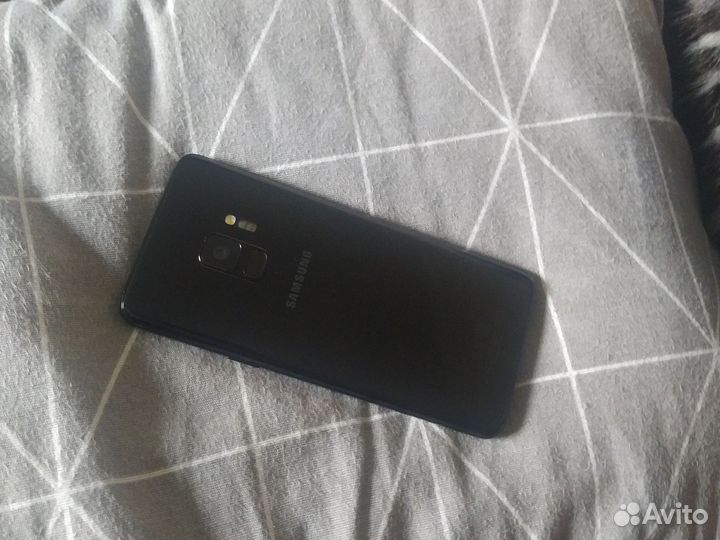 Samsung Galaxy S9, 4/64 ГБ
