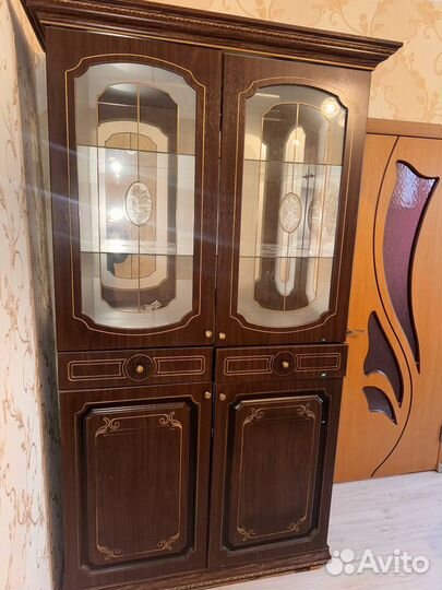 Старинный шкаф