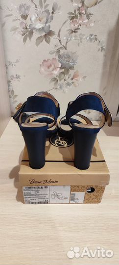 Продам женские босоножки