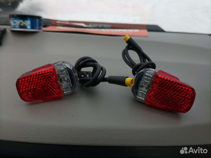 Стоп сигнал на электро самокат