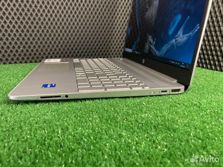 Ноутбук HP i5-1135G7