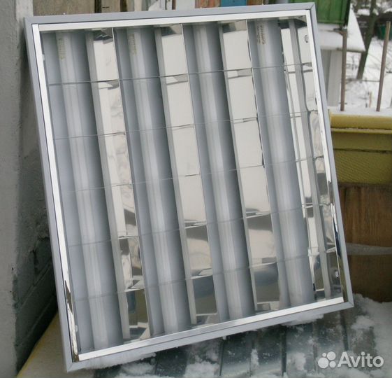 Светильник потолочный на 4 люминисцентные лампы