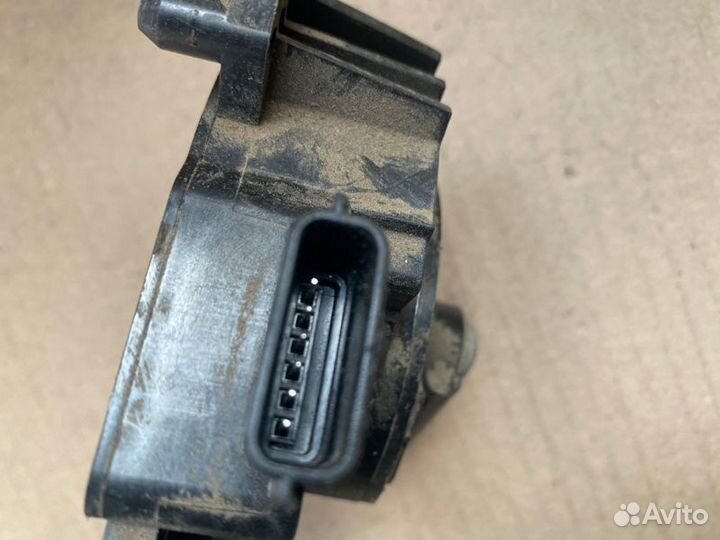 Педаль газа Nissan Tiida 2008