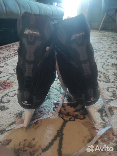 Коньки хоккейные