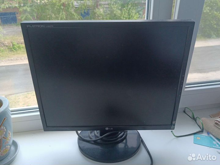 Монитор LG flatron L1953TR