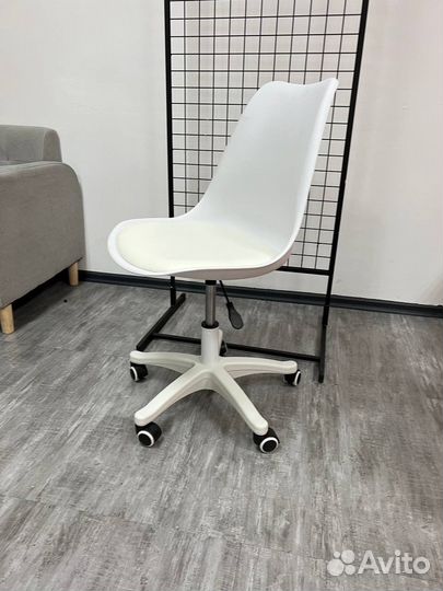 Стул кресло на колесиках