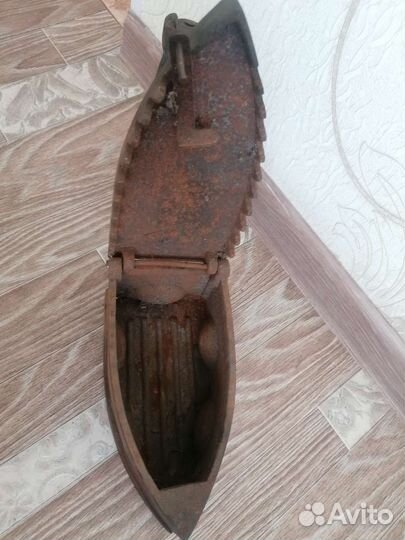 Антикварный утюг