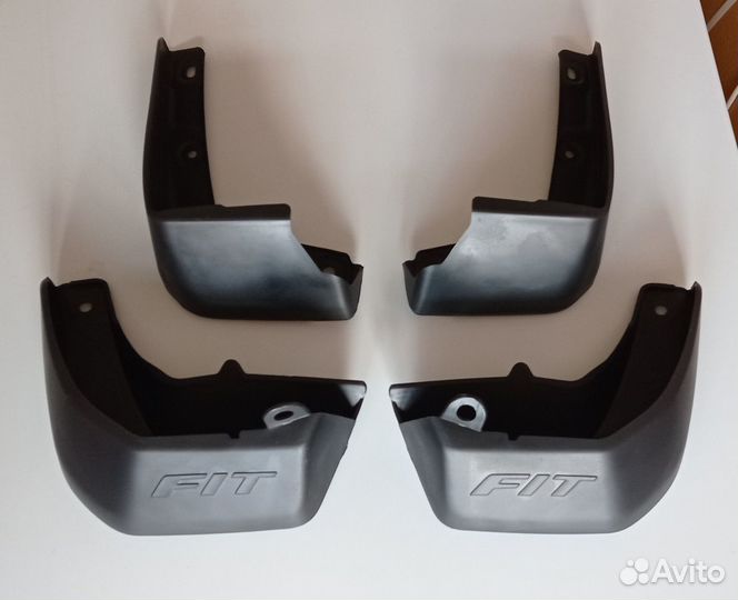 Продам брызговики Honda Fit GK3, GP5