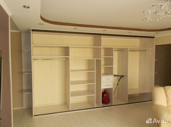 Шкаф с зеркалом