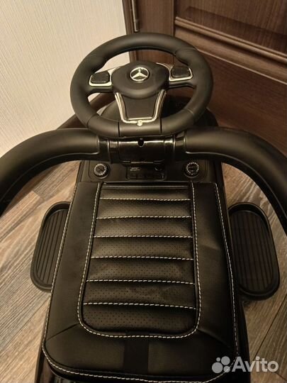 Детская машина каталка с ручкой