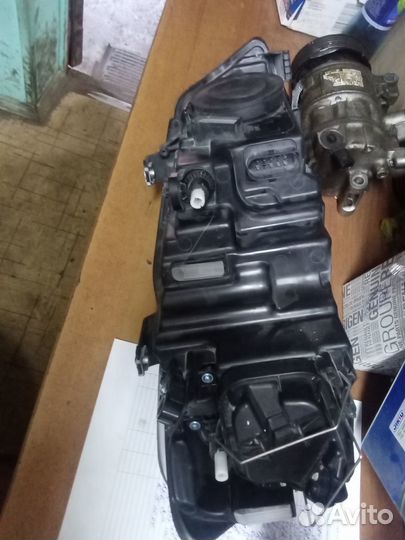 Фара левая фольксваген хетчбек (2010)