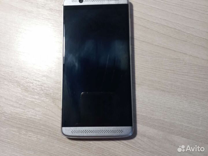 Телефон ZTE