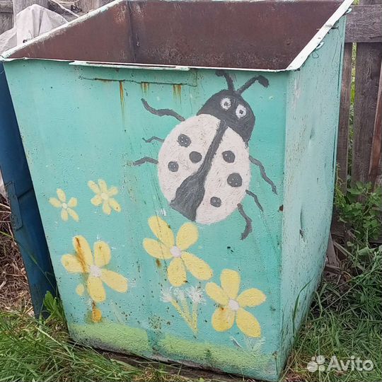 Мусорный бак металлический