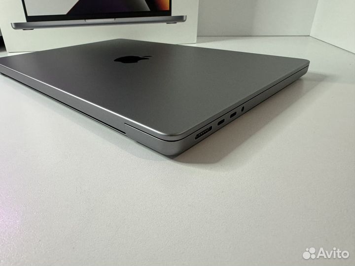 Отличный Macbook Pro 14 M1 Pro 16Gb 1Tb