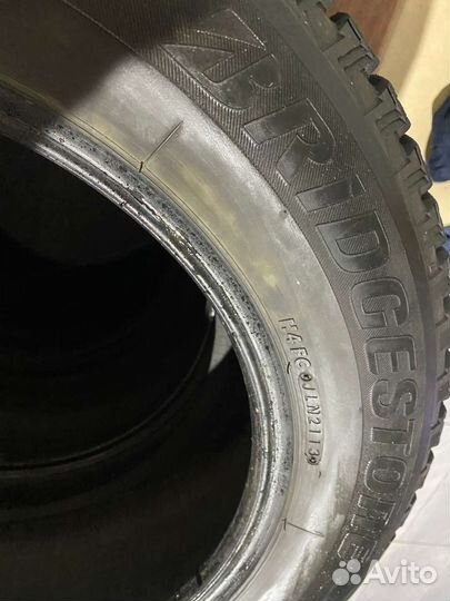 Bridgestone Blizzak Spike-01 225/60 R17 200M