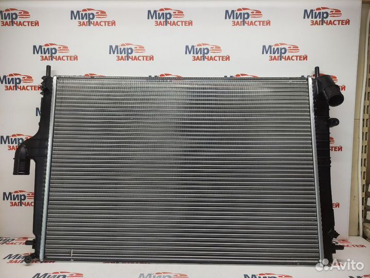 Радиатор охлаждения двигателя Renault Duster