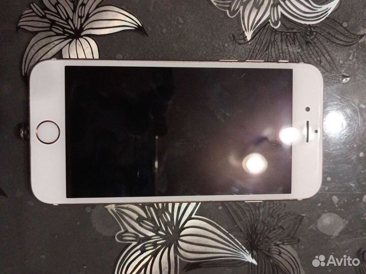 Телефон iPhone 6s