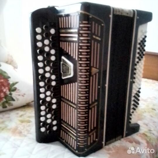 Баяны,гармони, аккордеоны