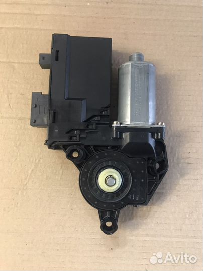 Моторчик стеклоподъемника правый Peugeot 307