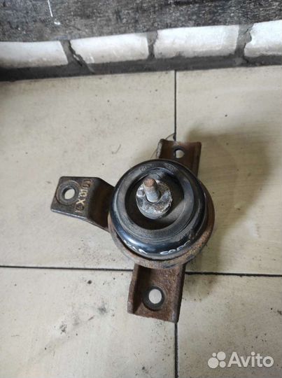 Подушка опора двигателя правая kia sorento XM