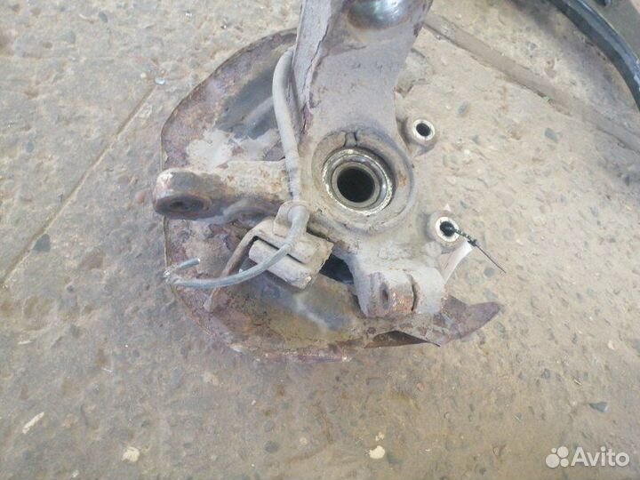 Кулак поворотный передний левый Mazda 3 BK Z6 2008