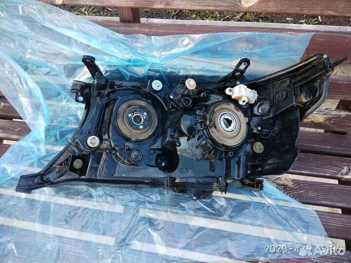 Фара передняя на Land Cruiser 200 07