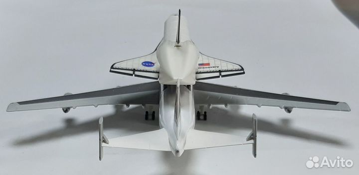 Модель самолета B 747-SR46SCA + Discovery 1:500