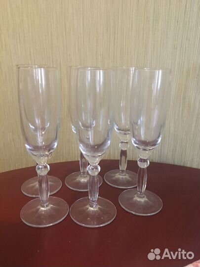 Бокалы под шампанское