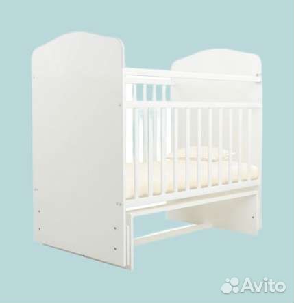 Детская кроватка с маятником