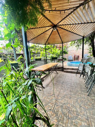 Дом 180 м² на участке 5 сот.