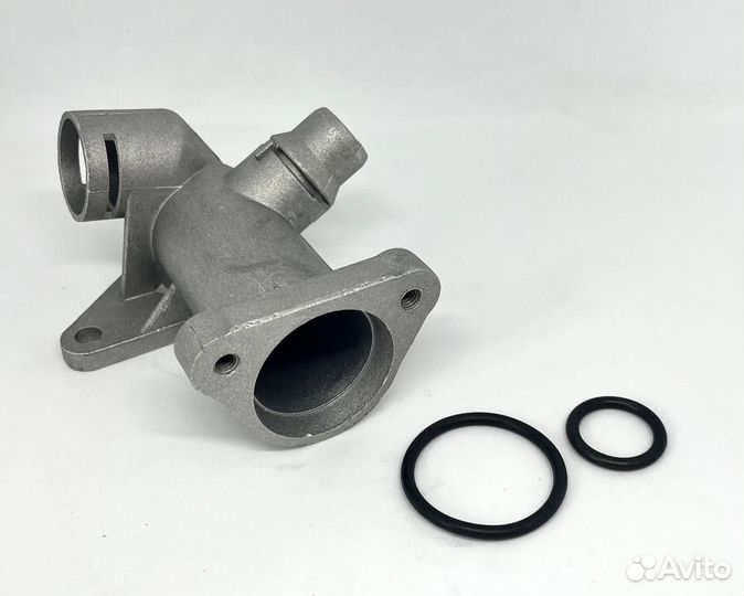 Фланец тройник системы охлаждения для автомобилей