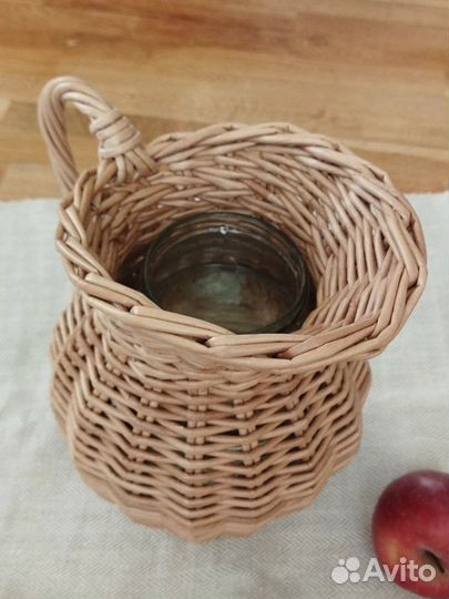 Кувшин плетеный
