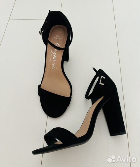 Босоножки новые